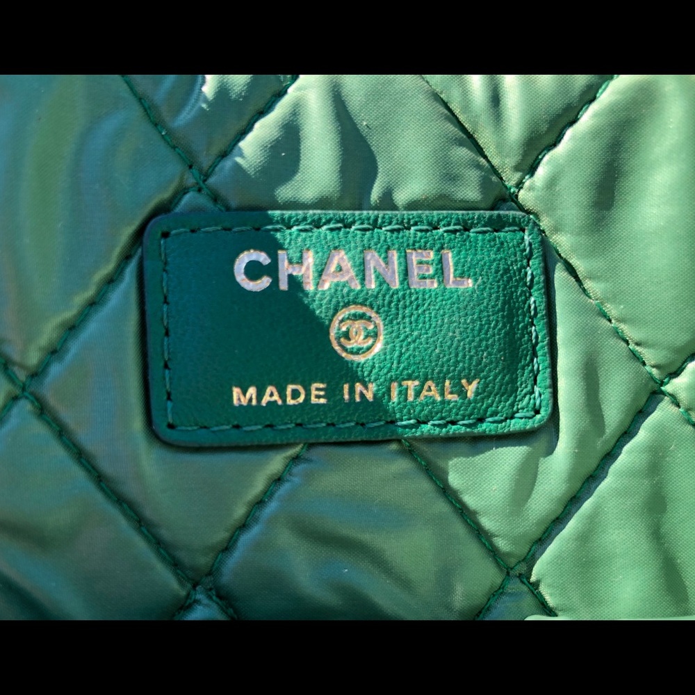 Chanel green Lambskin quilted clutch with Charm - Picture 3 of 4